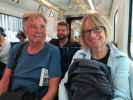 Papa, Markus und Mama in der Southern Line der Auckland Transport Urban Rail (27. Nov.)