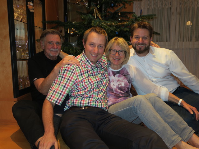 Papa, ich, Mama und Markus (24. Dez.)