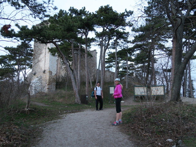 Patrick und Elisabeth in der Ruine Burg Mödling