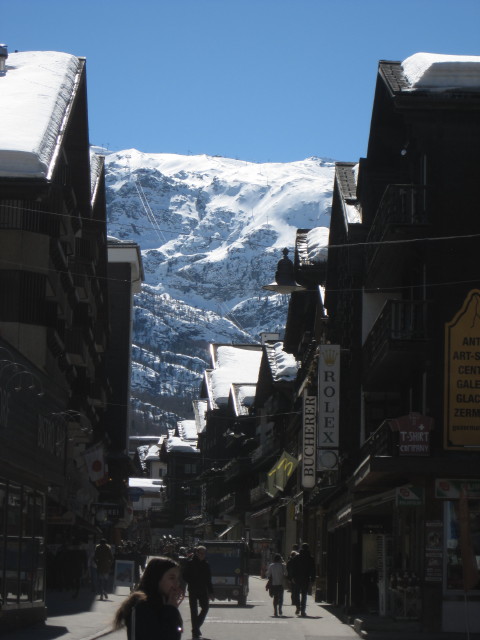 Bahnhofstra&szlig;e in Zermatt, 1.616 m (19. M&auml;rz)