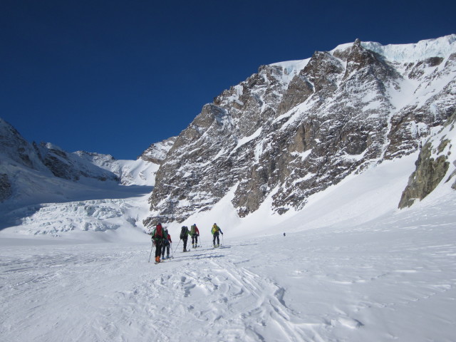 Herbert, Anabel, ?, Erich und Wolfgang am Tiefmattengletscher (20. M&auml;rz)