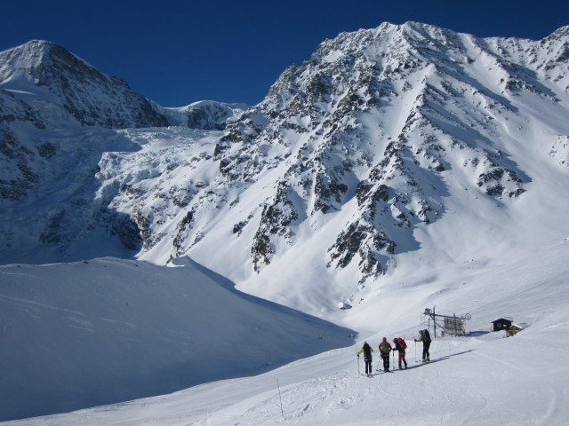 Rudolf, Erich, Birgit und ? bei der Talstation des T&eacute;l&eacute;ski Les Fontanesses III, 2.440 m (21. M&auml;rz)