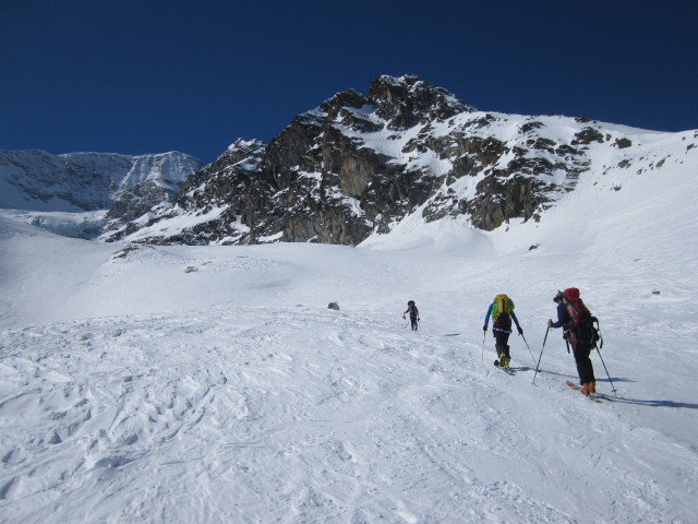 Anabel, Wolfgang und Herbert zwischen Glacier de Tsijiorne Nouve und Glacier de Pi&egrave;ce (21. M&auml;rz)