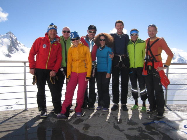 Erich, ?, Birgit, Wolfgang, Anabel, Herbert, Rudolf und ich bei der Cabane des Vignettes, 3.160 m (21. M&auml;rz)