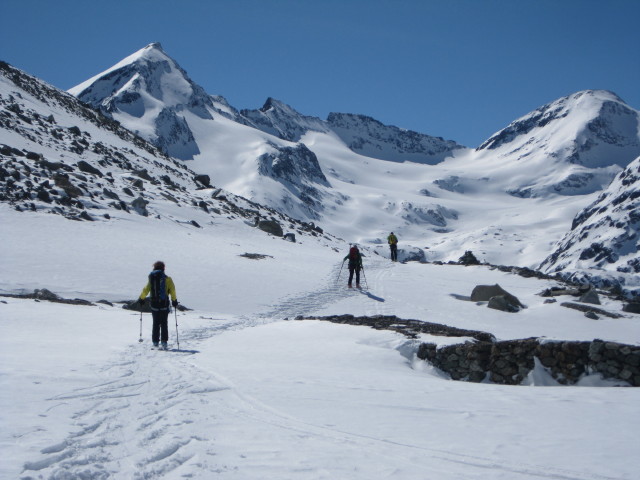 Anabel, Herbert und Wolfgang zwischen Glacier du Brenay und Ts&egrave; des Violettes (22. M&auml;rz)