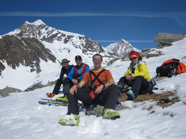 Herbert, Wolfgang, ich und Anabel zwischen Glacier du Brenay und Tsè des Violettes (22. März)