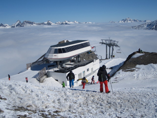 Markus bei der Bergstation der Palinkopfbahn, 2.858 m (10. Apr.)