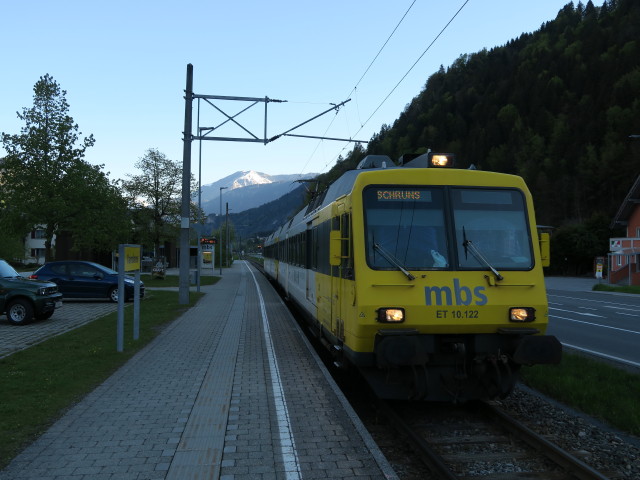 ET 10.122 als S 8921 im Bahnhof Vandans