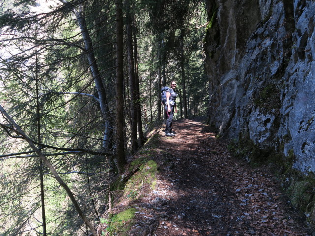 Marisa zwischen Klettersteig 'Wasserfall St. Anton im Montafon' und Graveser Mühle