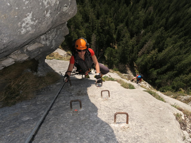 Olivers Mariazeller Klettersteig: Verena bei der Höhle