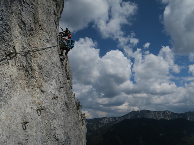 Tristans Kirchbogen-Klettersteig: Christian und Verena am Verdauungsspaziergang