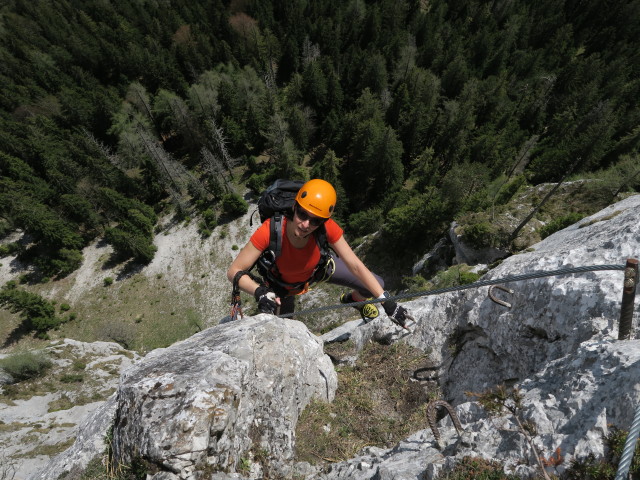 Tristans Kirchbogen-Klettersteig: Verena am bluadigen Eck