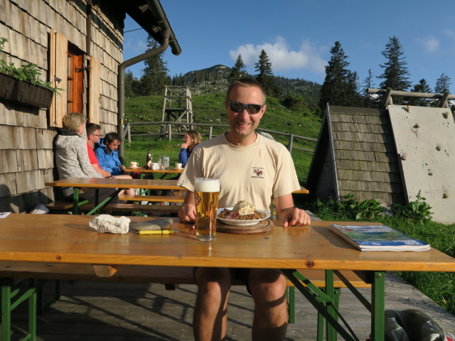 Ich bei der Ybbstaler Hütte, 1.344 m (10. Juni)