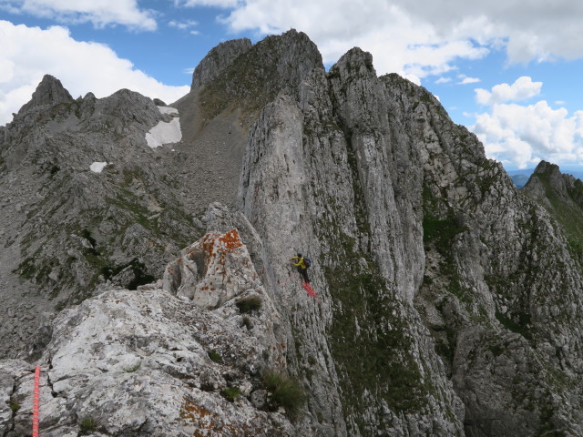 Fledermausgrat: Johanna am Stand nach der 10. Seillänge (18. Juni)