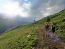 Evelyn und Miriam am Wiener Höhenweg zwischen Roaneralm und Moseralm (1. Juli)