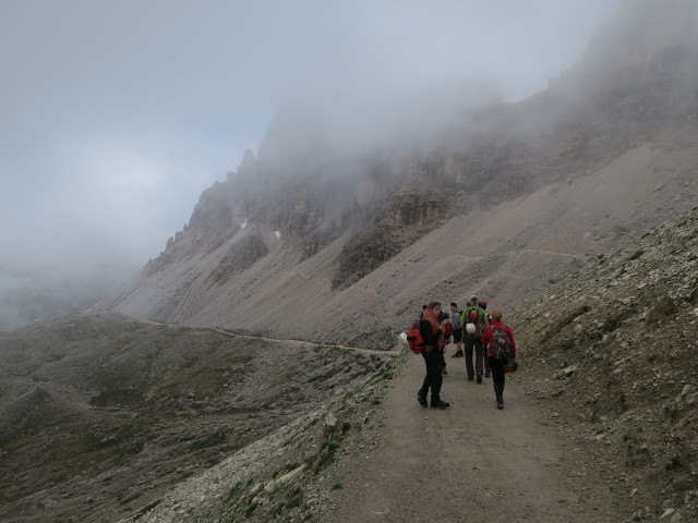Erich, Christoph, Ulrike, Alexander, Helmut, Josef, Petra und Edith auf Weg 101 zwischen Paternsattel und Drei-Zinnen-H&uuml;tte