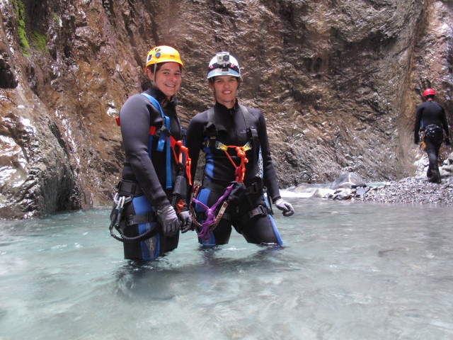 Klabauter-Klettersteig: Marion und Ursula im Valentinbach