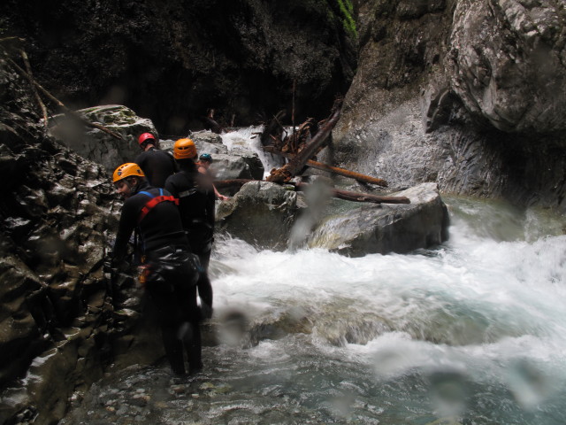 Klabauter-Klettersteig: Marion, Werner, Hannelore und Helmut zwischen zweiter Finsternis und erstem Wasserfall