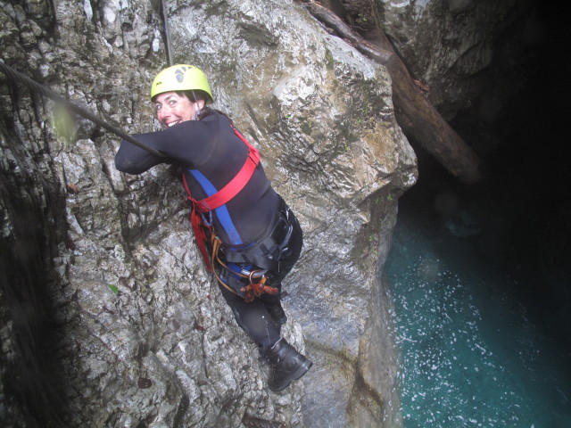 Klabauter-Klettersteig: Ulrike beim ersten Wasserfall