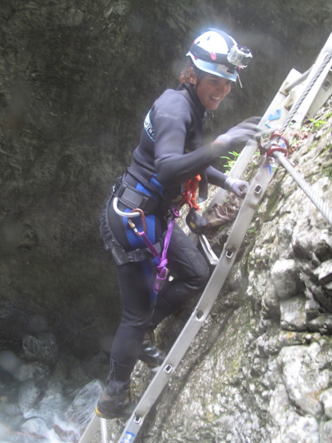 Klabauter-Klettersteig: Ursula beim ersten Wasserfall