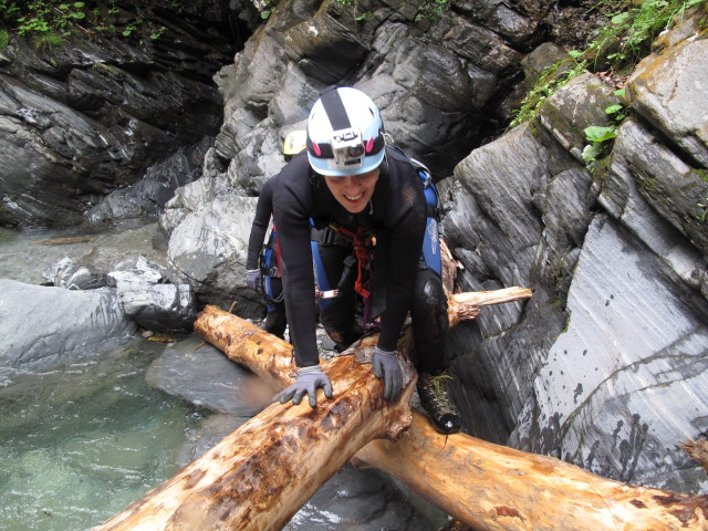 Klabauter-Klettersteig: Ursula zwischen Klabauterplatten und zweitem Wasserfall