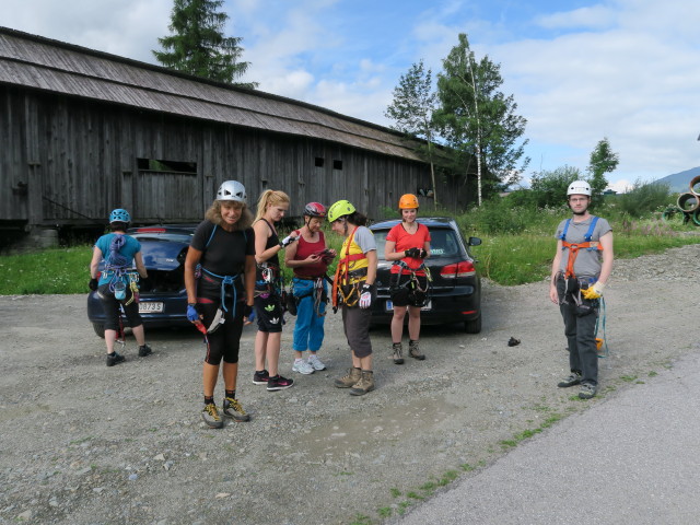 Irene, Irmgard, Evelyn, Edith, Ulrike, Hannelore und Erich beim Villgratenbach