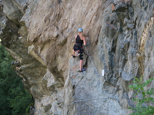 Klettersteig 'Burg Heinfels': Evelyn in der Schlusswand