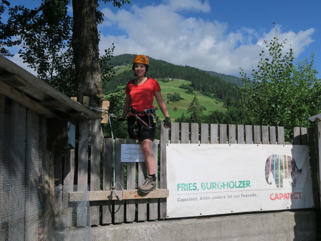 Klettersteig 'Burg Heinfels': Hannelore im Ausstieg