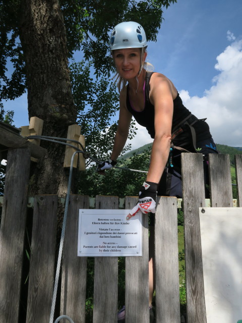 Klettersteig 'Burg Heinfels': Evelyn im Ausstieg