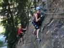 Klettersteig 'Burg Heinfels': Hannelore und Evelyn in der Wandtraverse