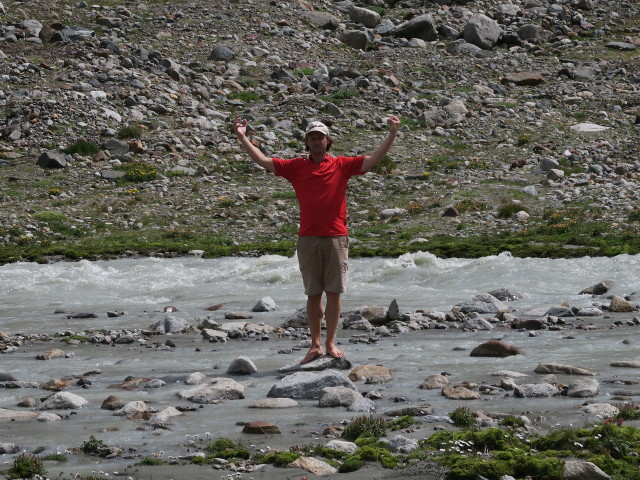 J&ouml;rg im Alpeiner Bach zwischen Alpeiner Ferner und Berglastal (30. Juli)