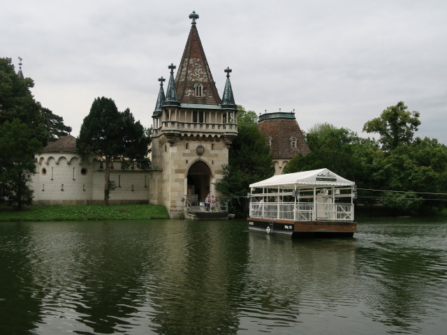 Fähre zur Franzensburg