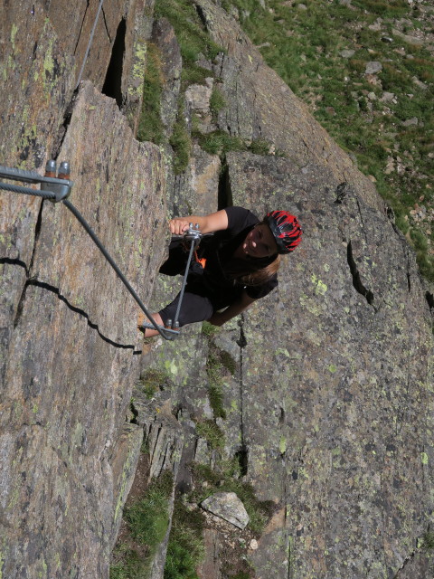 Fernau-Express-Klettersteig: Miriam im Überhang (13. Aug.)