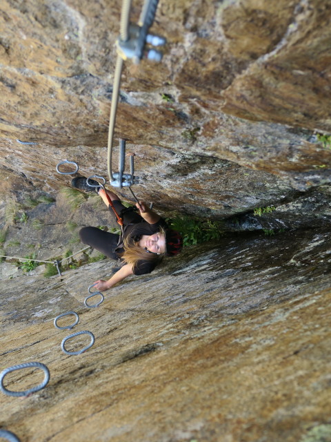 Fernau-Express-Klettersteig: Miriam im Kamin (13. Aug.)