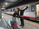 Miriam und Christoph im Hauptbahnhof Innsbruck, 582 m (13. Aug.)