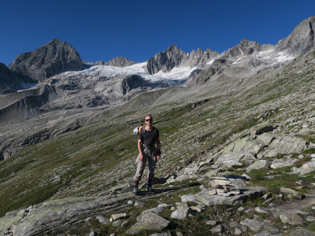 Christoph neben Weg 512 im Kuchelmooskar (27. Aug.)