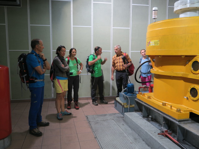 Ralf, ?, Ilka, Christian, Richard und Johanna in der Bergstation der Hahnenkammbahn, 1.662 m (9. Sept.)