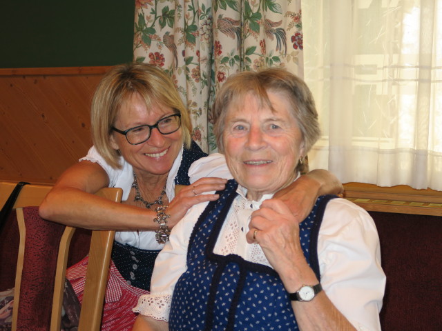 Mama und Oma im Restaurant Reisinger