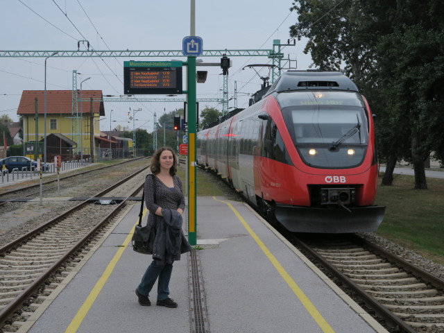 Sabine im Bahnhof Mönchhof-Halbturn, 125 m