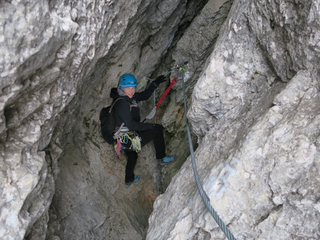 Königschusswand-Klettersteig: Irene in der Höhle