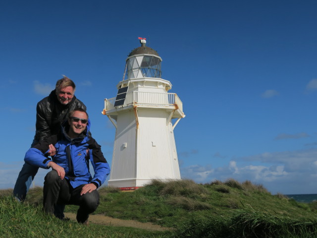 Papa und ich beim Waipapa Point Lighthouse (17. Nov.)