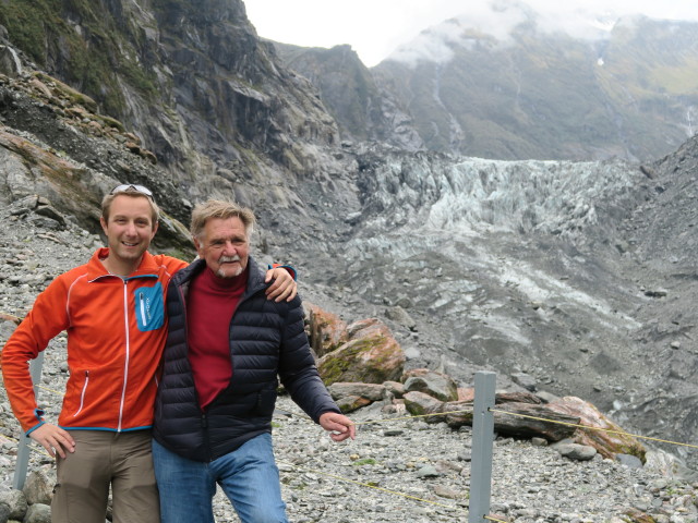 Ich und Papa am Fox Glacier Lookout im Westland Tai Poutini National Park (21. Nov.)