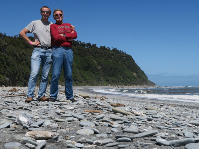 Ich und Papa am Okarito Beach (22. Nov.)