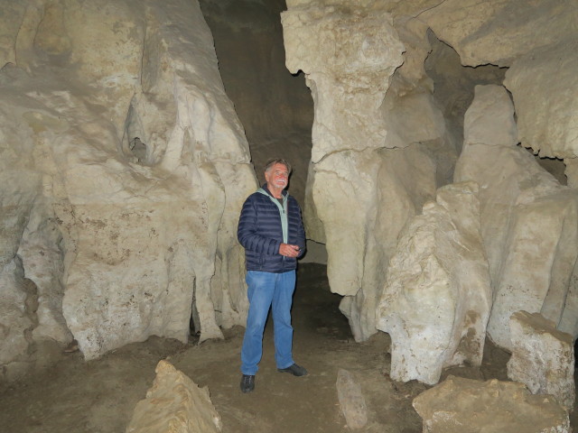 Papa in der Box Canyon Cave im Kahurangi National Park (24. Nov.)