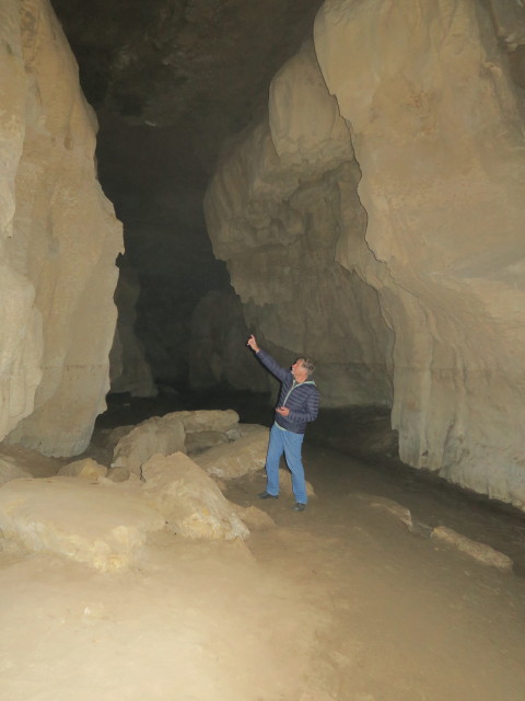 Papa in der Box Canyon Cave im Kahurangi National Park (24. Nov.)