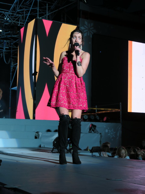 Kaylee Bell bei Coca-Cola Christmas in the Park in Christchurch(25. Nov.)