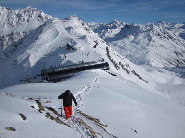 Markus zwischen Bergstation der Panoramabahn und Kreuzjoch