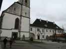 Papa und Mama bei der Kirche St. Peter und Paul