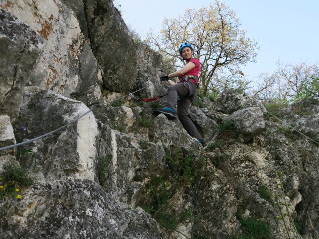 Gumpoldskirchner Klettersteig: Sabine in der linken Variante