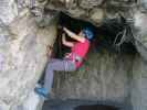 Gumpoldskirchner Klettersteig: Sabine in der Höhle